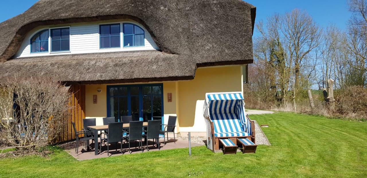 Reetdachhaus Eibe 2, Kaminofen, Sauna, 8 Personen, W-Lan Puddemin Exterior foto